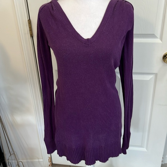 BCBG MAXAZRIA SWEATER SIZE LARGE - Picture 1 of 8